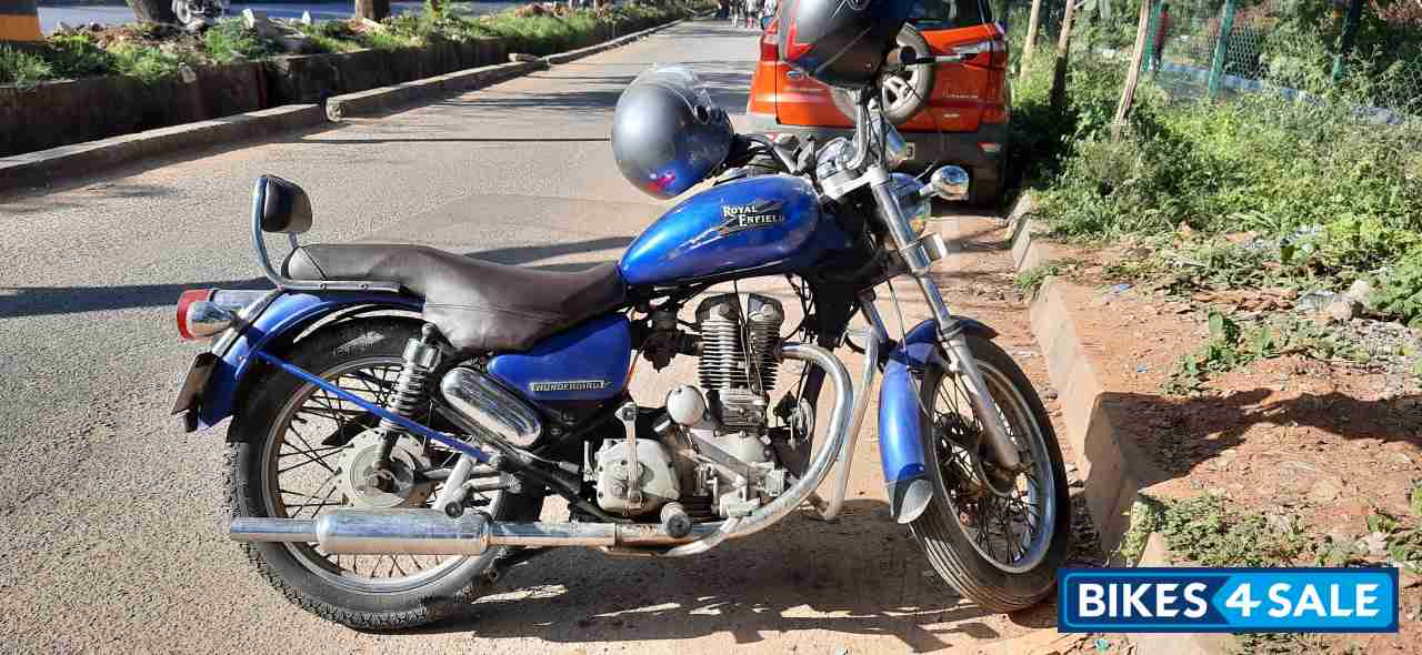 Blue Royal Enfield Thunderbird 350 Blue Royal Enfield Thunderbird 350