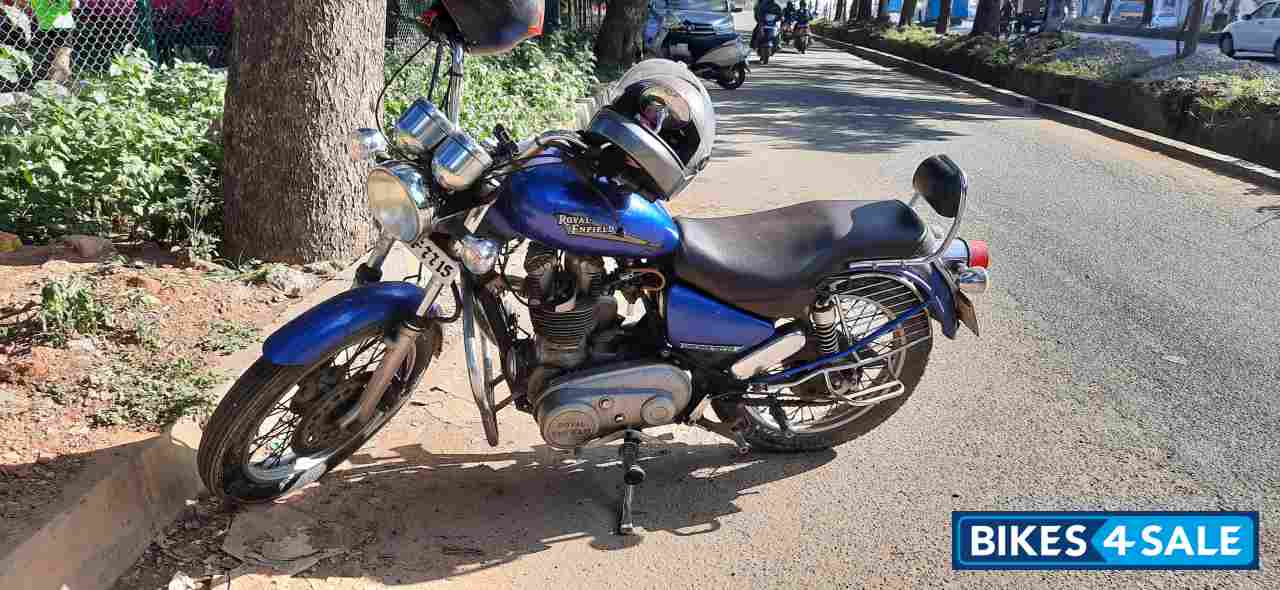 Blue Royal Enfield Thunderbird 350 Blue Royal Enfield Thunderbird 350