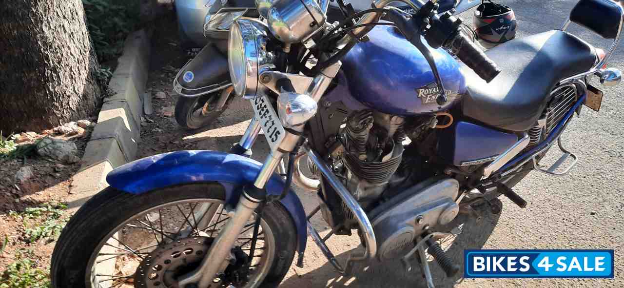Blue Royal Enfield Thunderbird 350 Blue Royal Enfield Thunderbird 350
