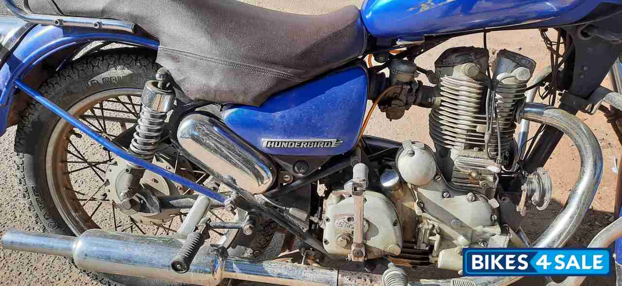 Blue Royal Enfield Thunderbird 350 Blue Royal Enfield Thunderbird 350