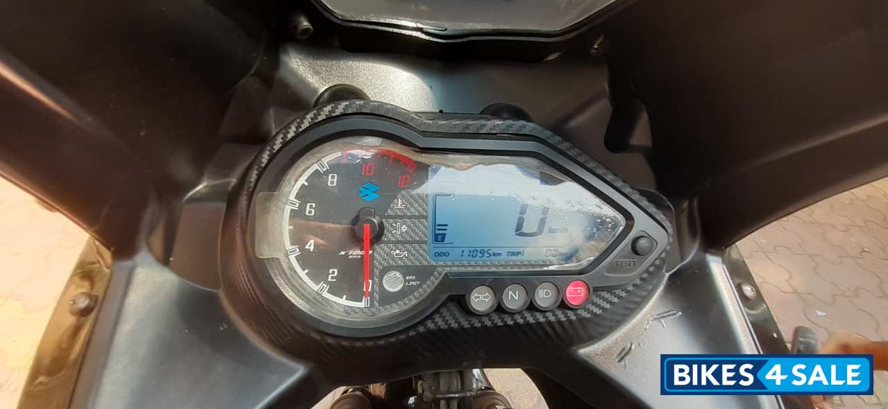 Black Bajaj Pulsar 220 DTSFi