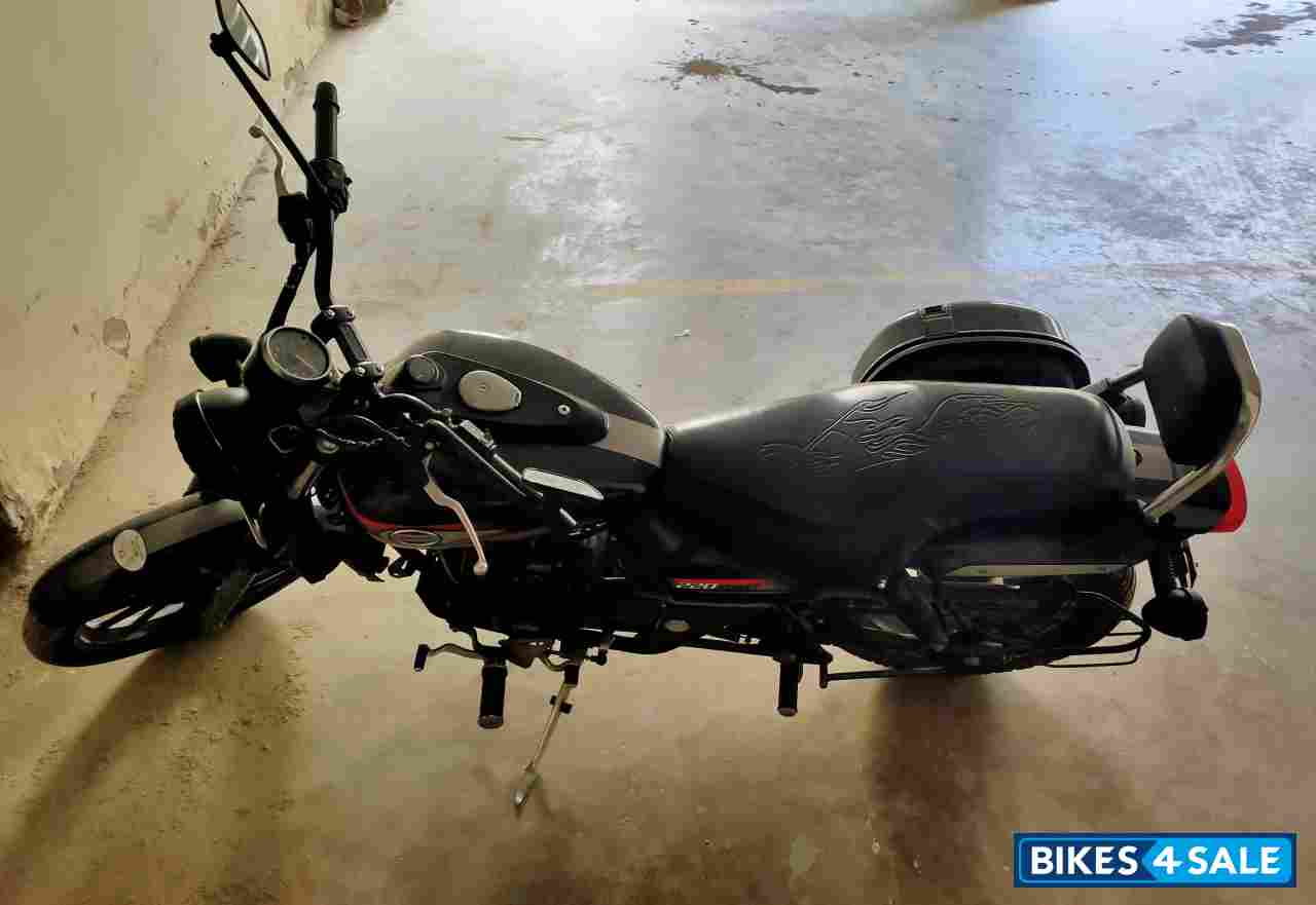 Bajaj Avenger Street 220