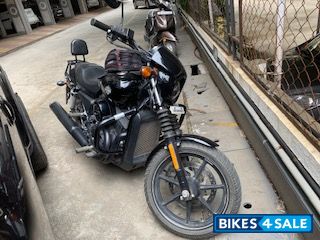 Black Harley Davidson Street 750