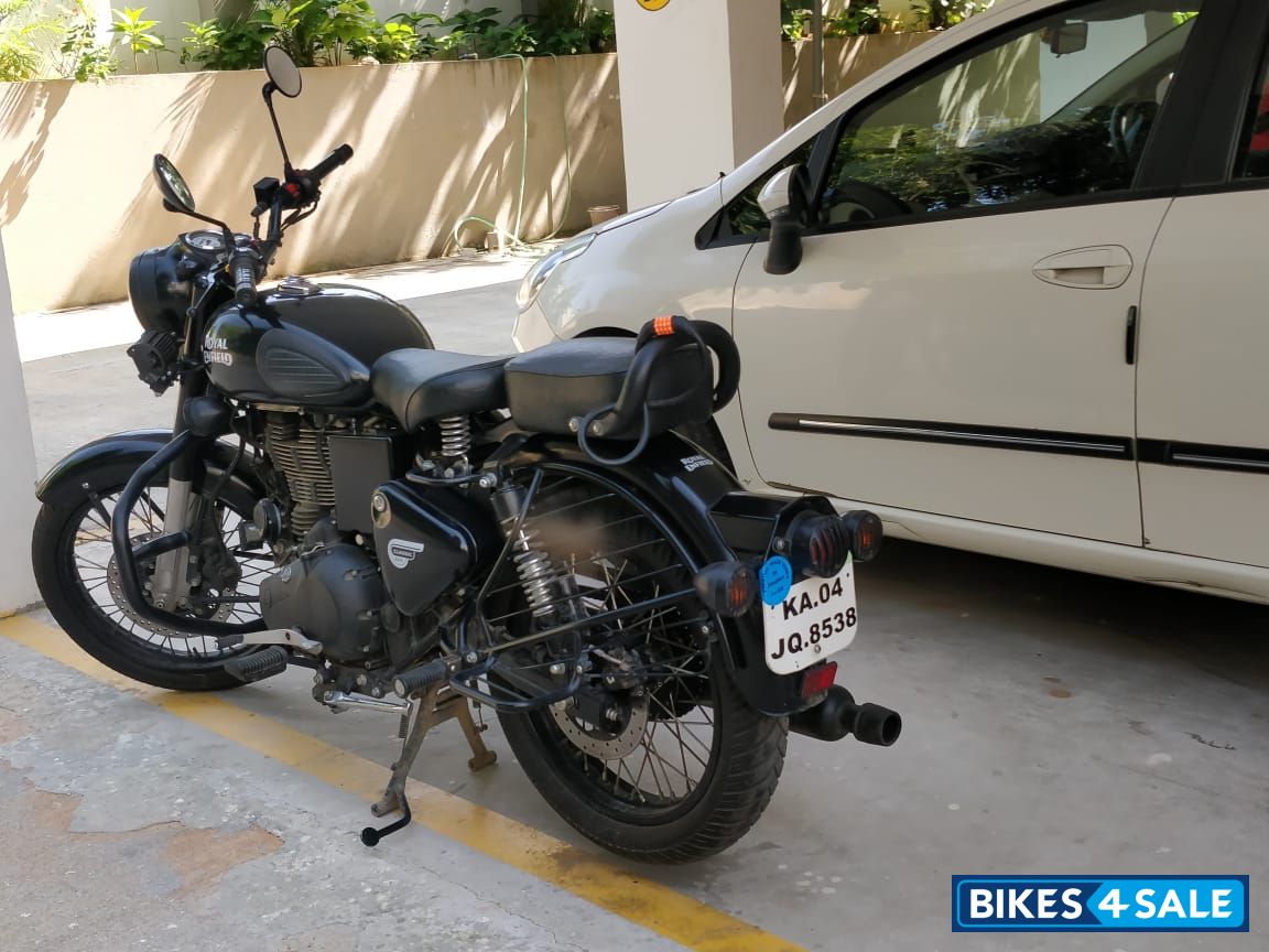 Royal Enfield Classic Stealth Black