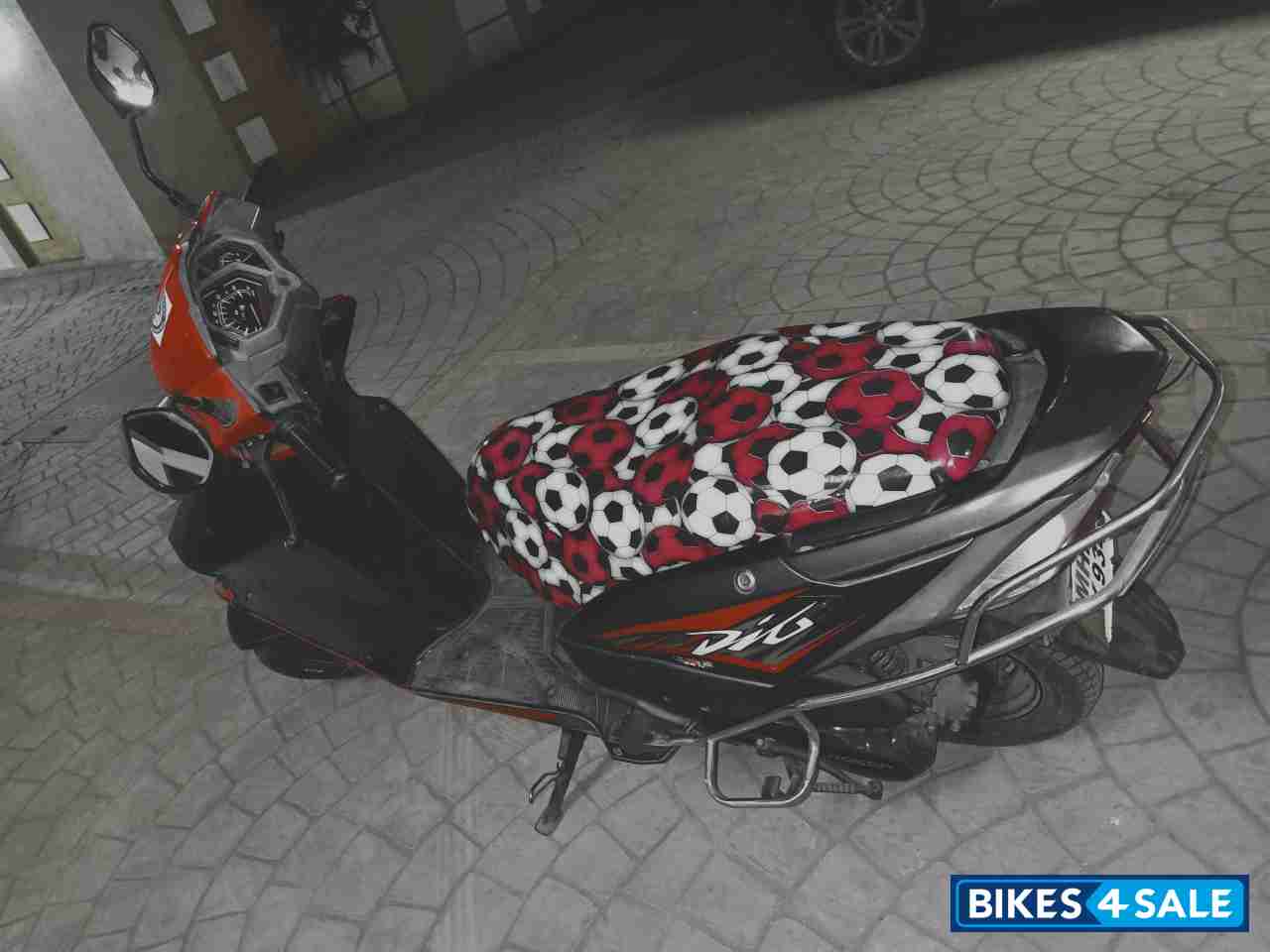 Black And Red Honda Dio