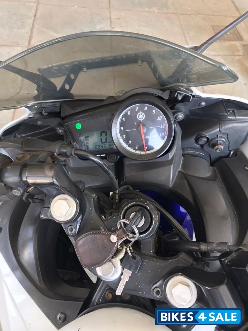 White Blue Yamaha YZF R15 V2