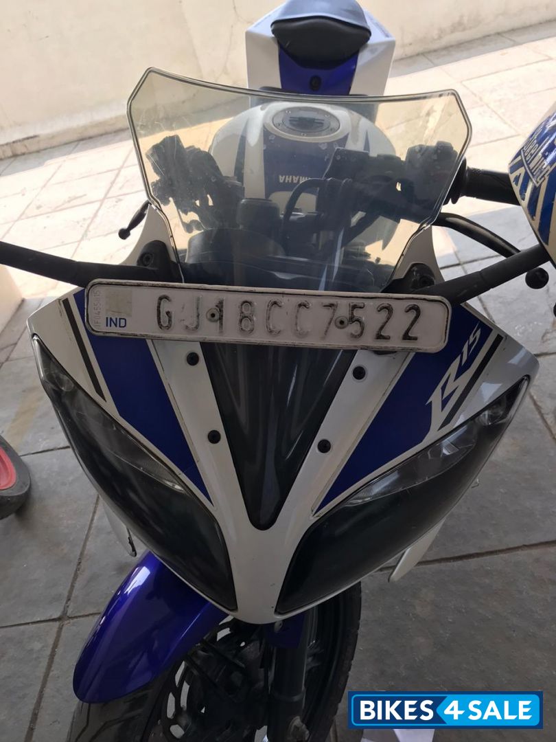 White Blue Yamaha YZF R15 V2
