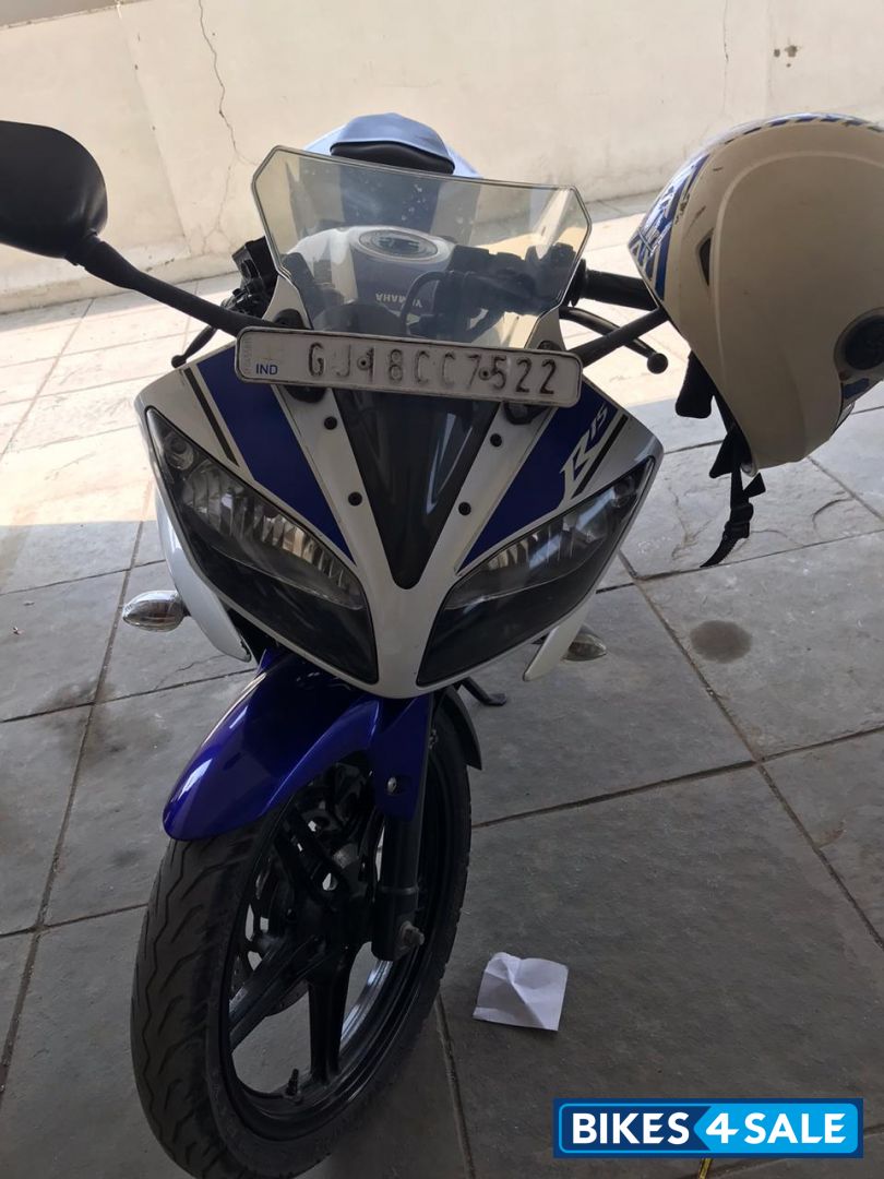 White Blue Yamaha YZF R15 V2