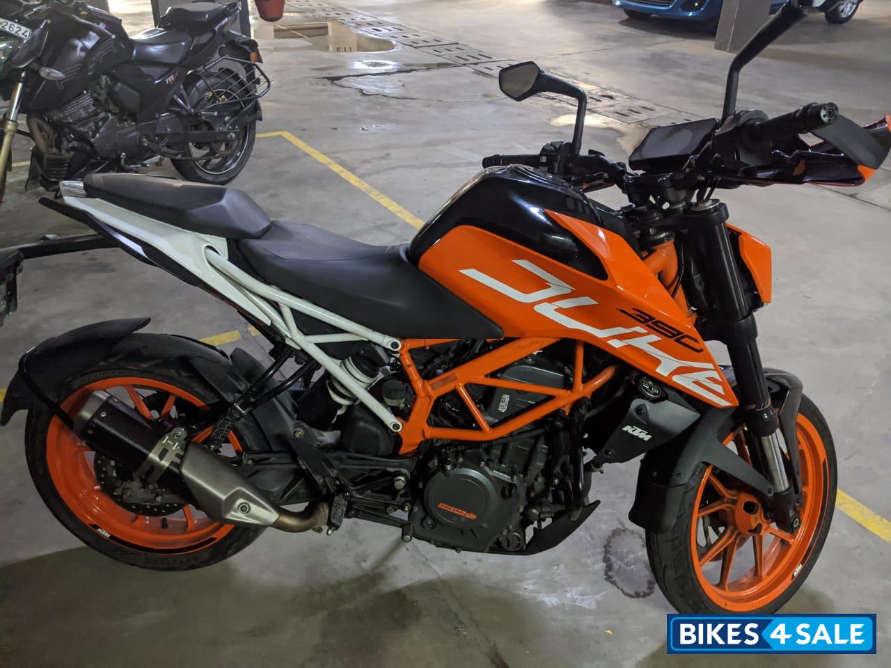 Orange KTM Duke 390 Orange KTM Duke 390