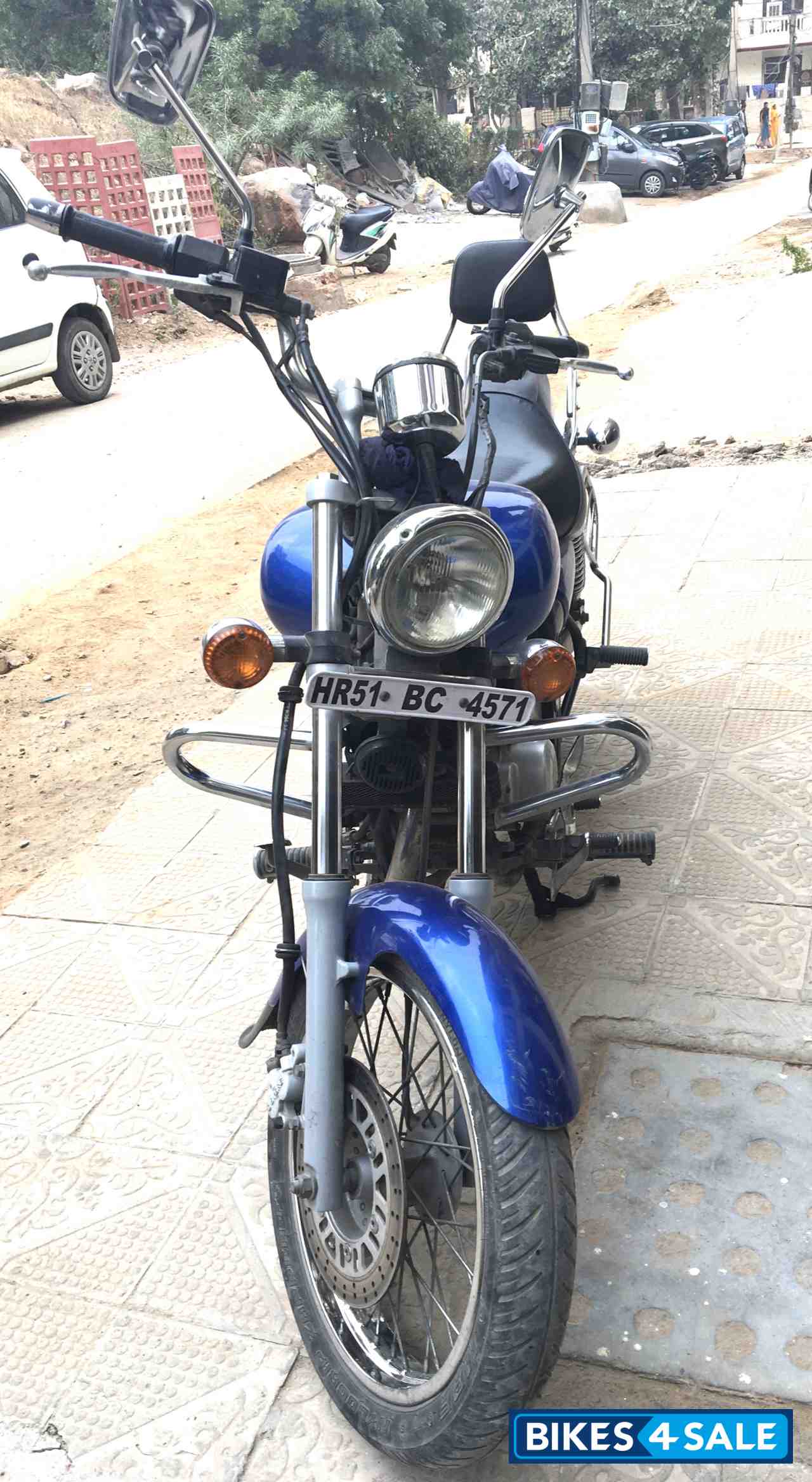 Bajaj Avenger 220 DTS-i