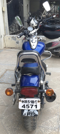 Bajaj Avenger 220 DTS-i