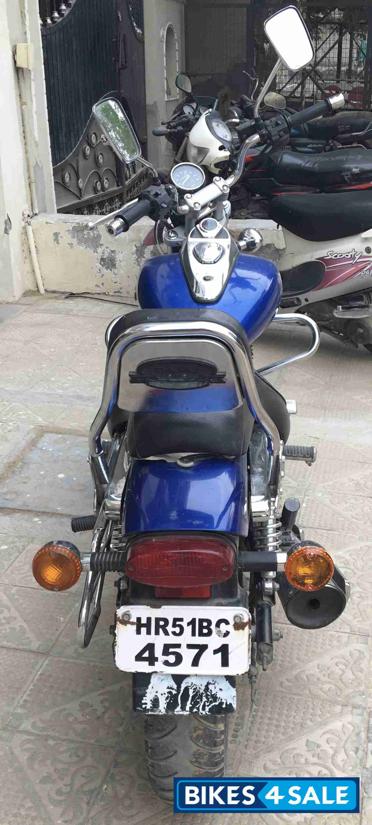 Bajaj Avenger 220 DTS-i