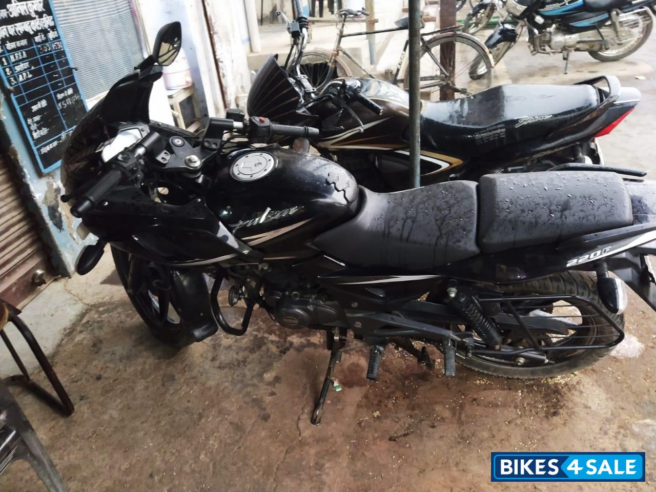 Bajaj Pulsar 220 DTSFi