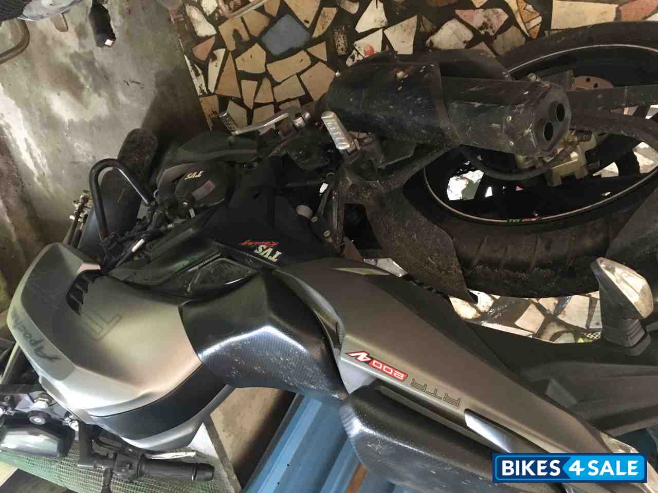 TVS Apache RTR 200 4V