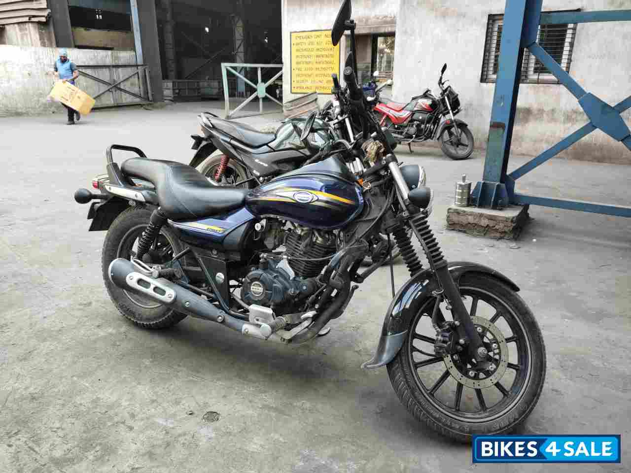 Blue Bajaj Avenger Street 150