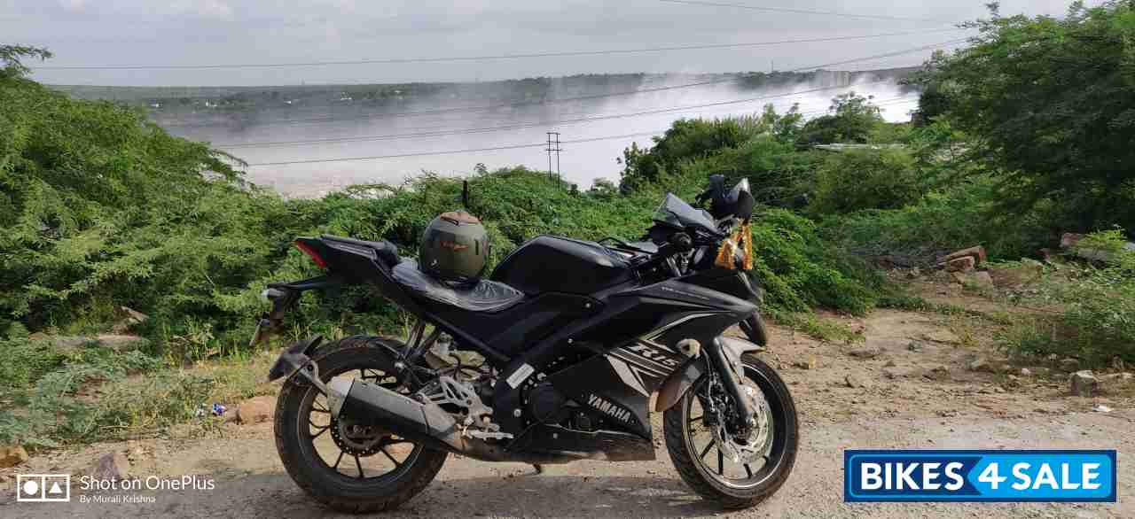 Black Yamaha YZF R15 V3