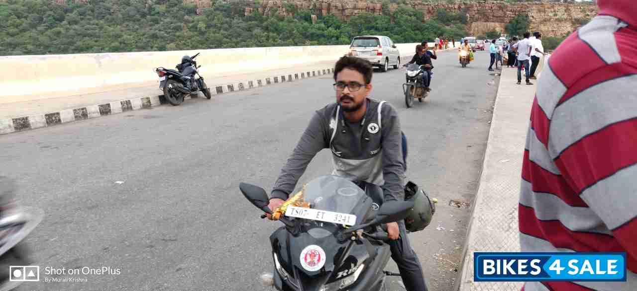 Black Yamaha YZF R15 V3