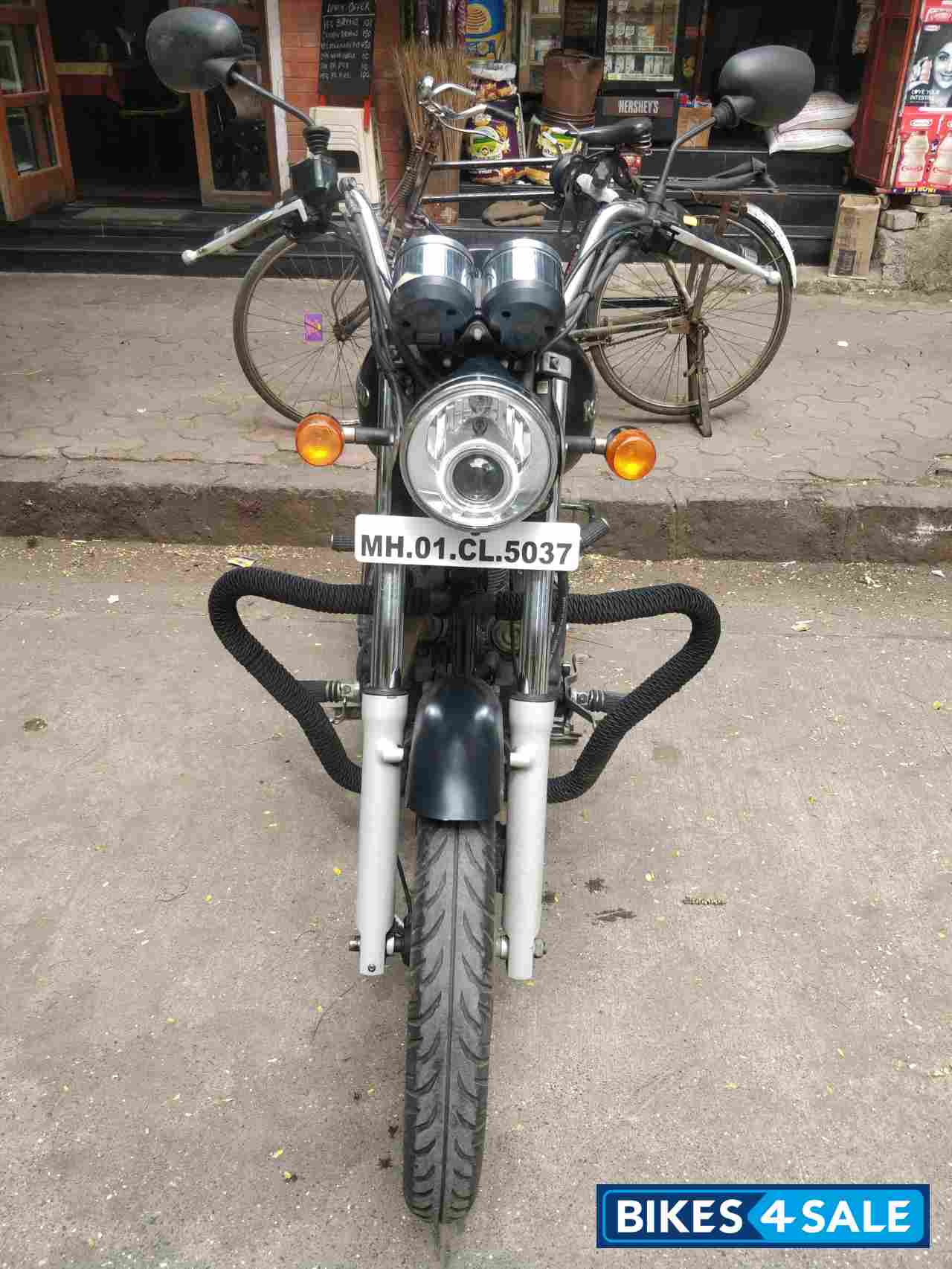 Stone Royal Enfield Thunderbird 350 Stone Royal Enfield Thunderbird 350