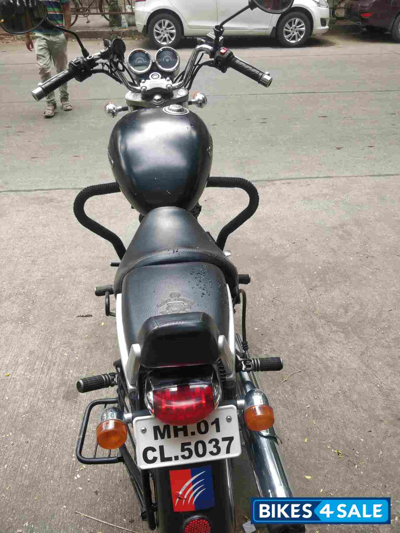 Stone Royal Enfield Thunderbird 350 Stone Royal Enfield Thunderbird 350