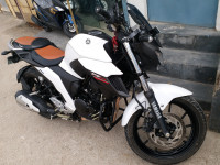 White Limited Edition Yamaha FZ25