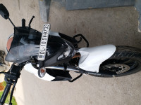 White Limited Edition Yamaha FZ25