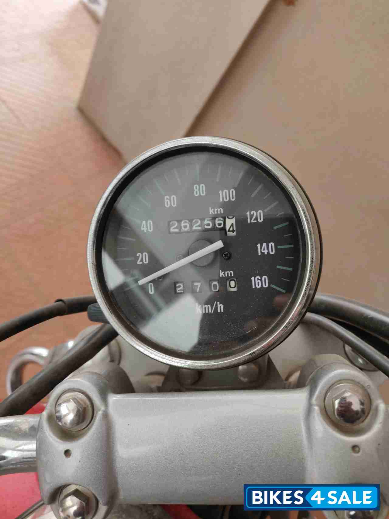 Red Bajaj Avenger 220 DTS-i