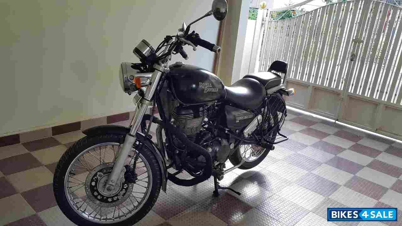 Black Matt Royal Enfield Thunderbird 500
