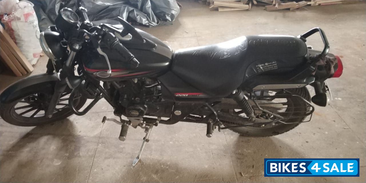 Bajaj Avenger Street 220