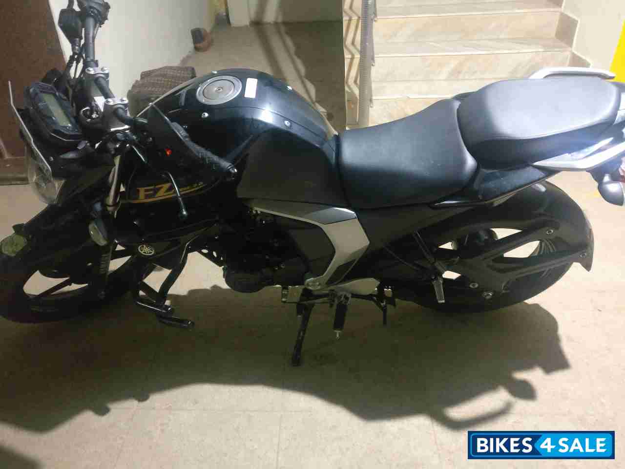 Black Yamaha FZ FI V2