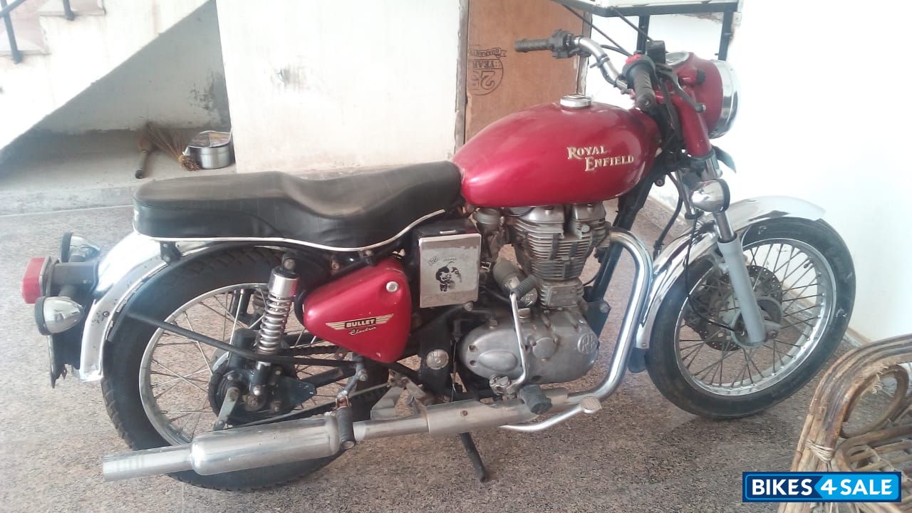 Red Royal Enfield Bullet Electra Twinspark