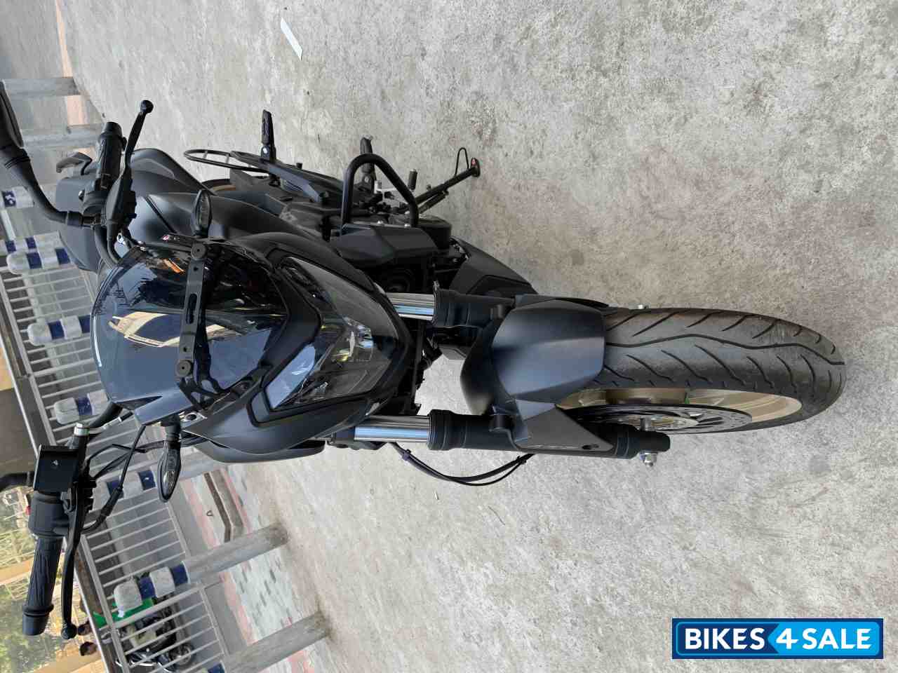 Matte Black Bajaj Dominar 400
