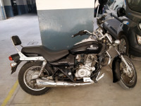 Black Bajaj Avenger 220 DTS-i