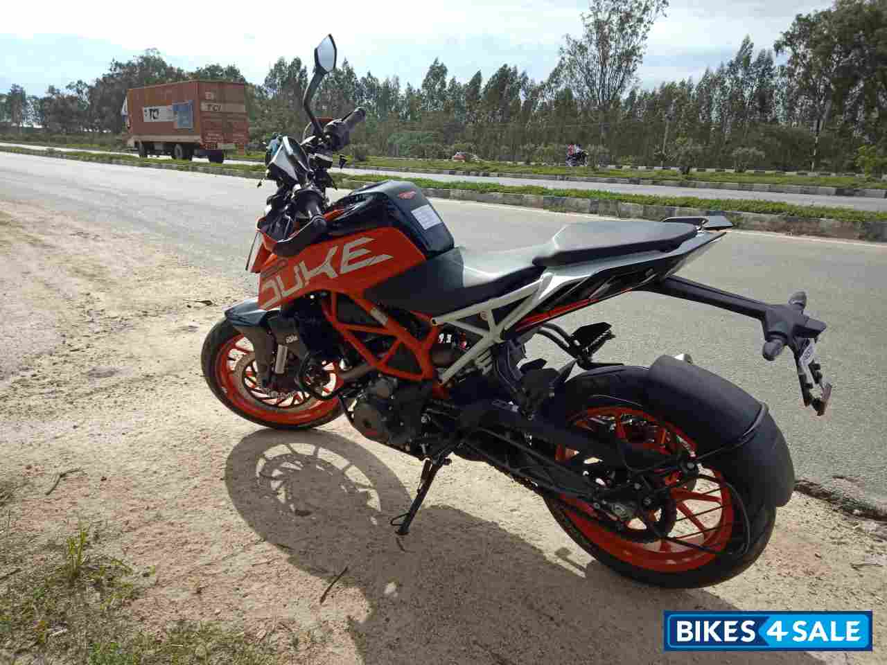Orange KTM Duke 390