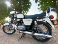 Ideal Jawa Yezdi Classic
