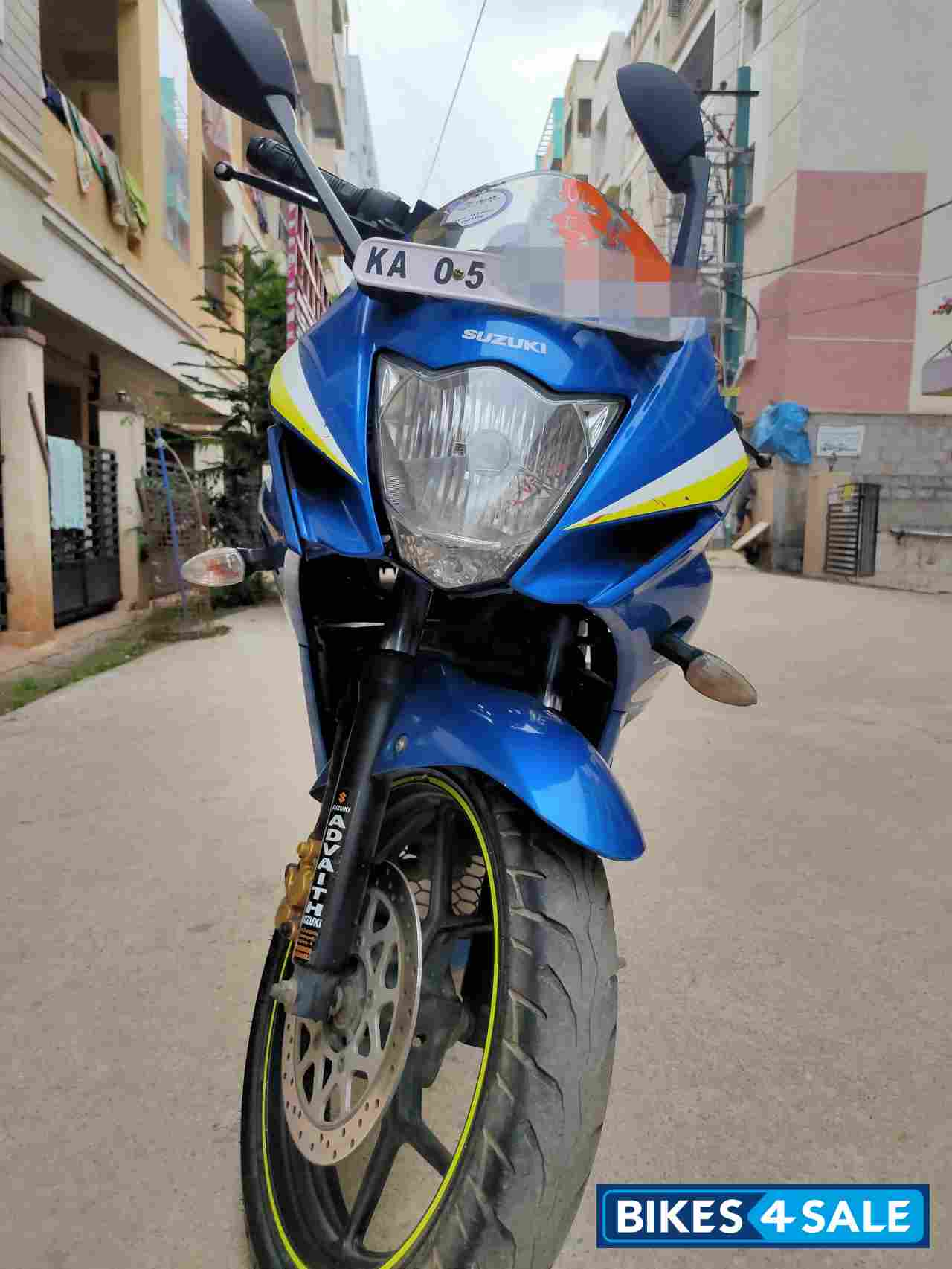 Blue Suzuki Gixxer SF