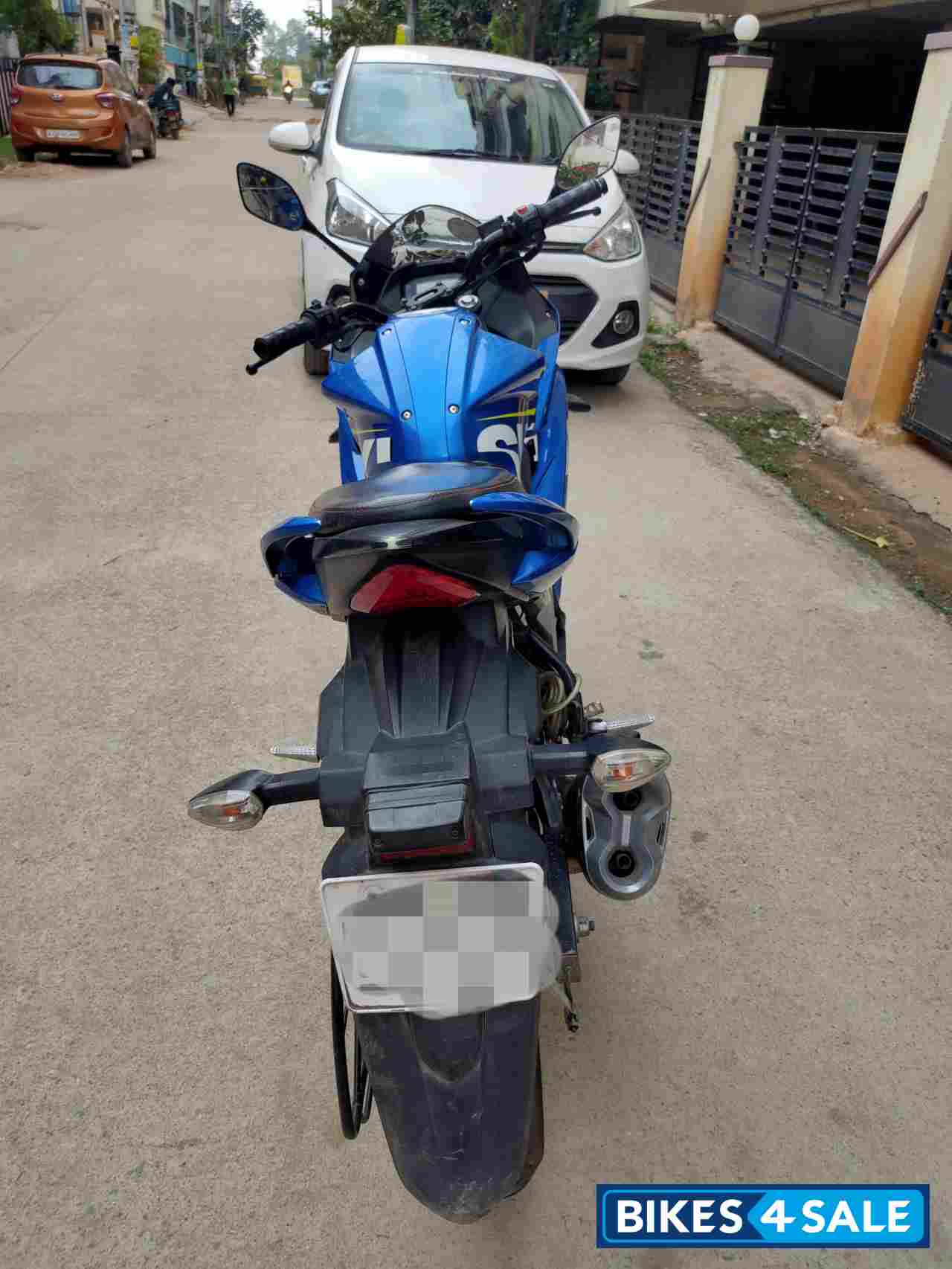 Blue Suzuki Gixxer SF