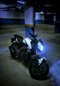 White Bajaj Dominar 400 Disc