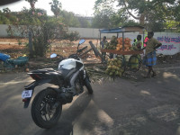 White Bajaj Dominar 400 Disc