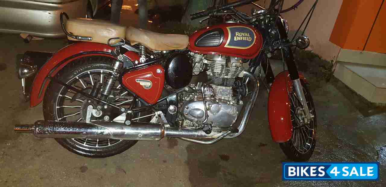 Chestnut Royal Enfield Classic 350