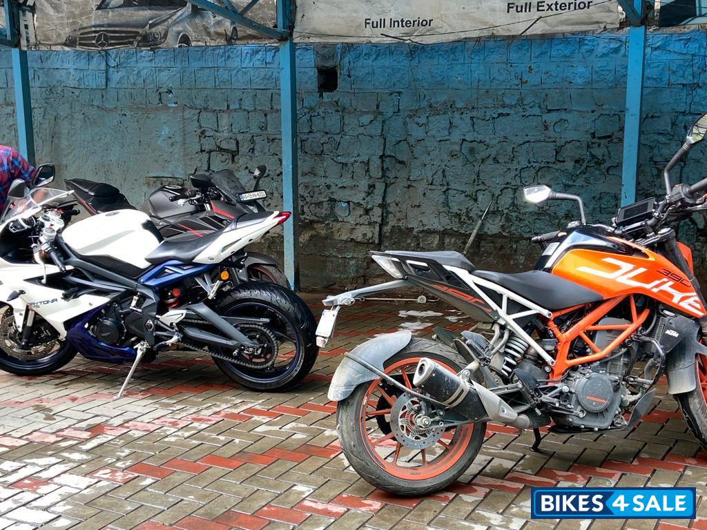 Orange KTM Duke 390