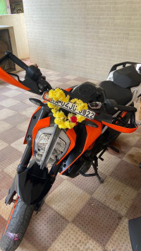 Orange KTM Duke 390