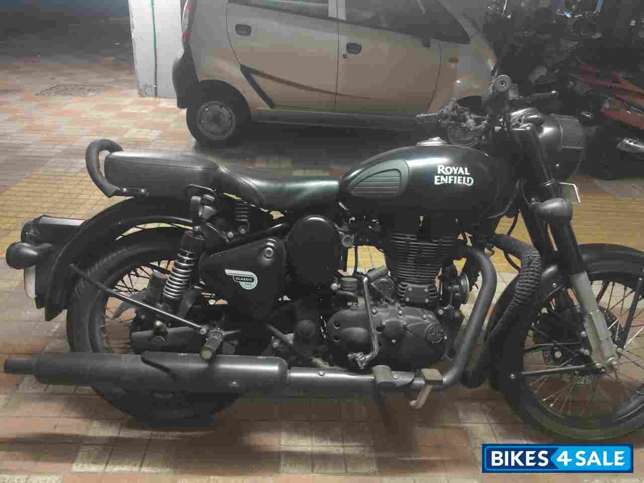 Matte Black Royal Enfield Classic Stealth Black