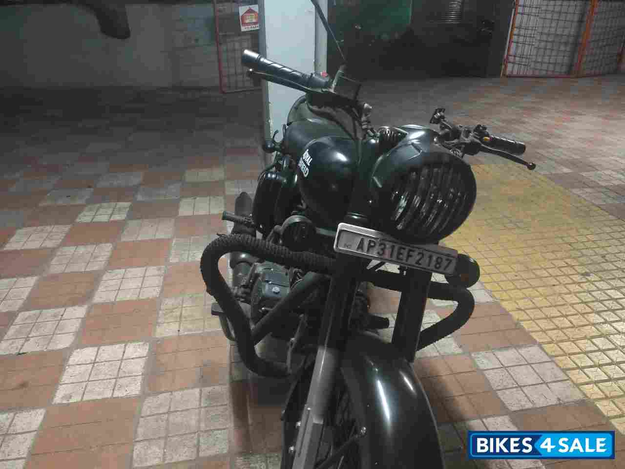 Matte Black Royal Enfield Classic Stealth Black