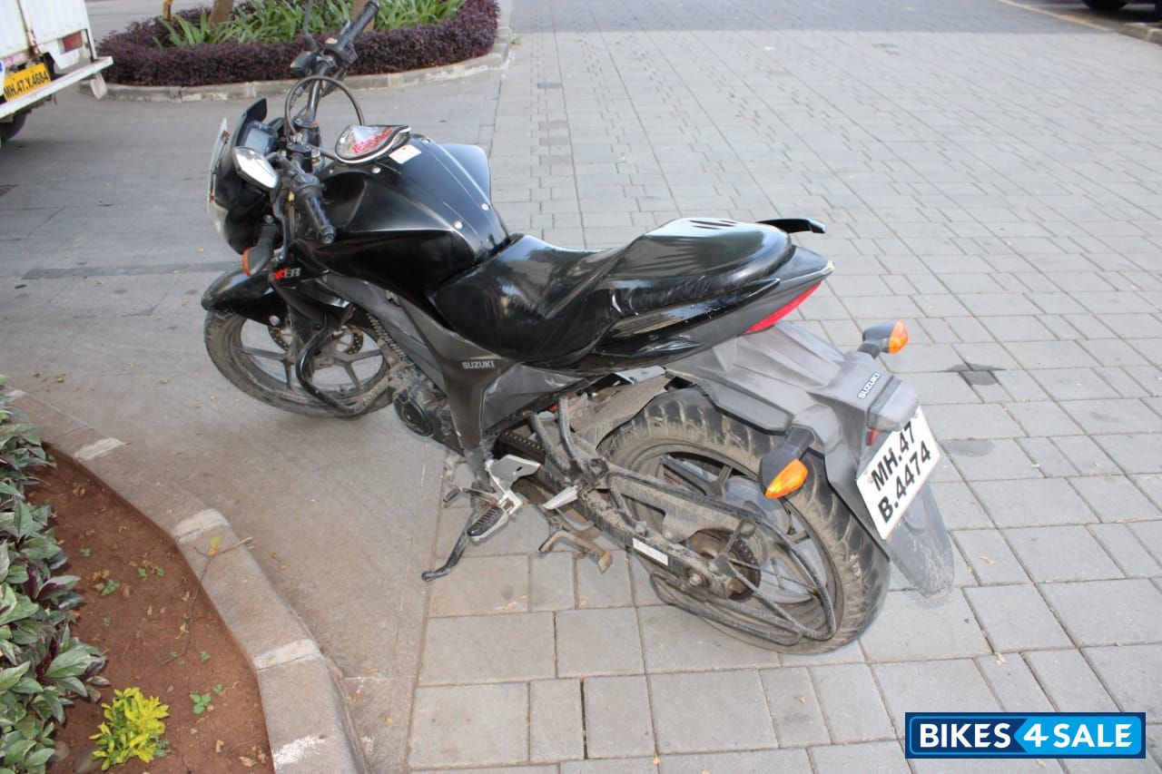 Black Suzuki Gixxer 150