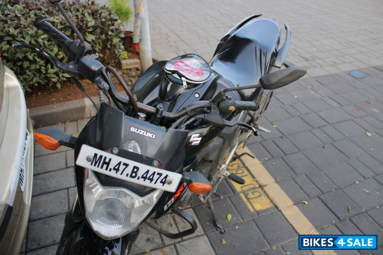 Black Suzuki Gixxer 150