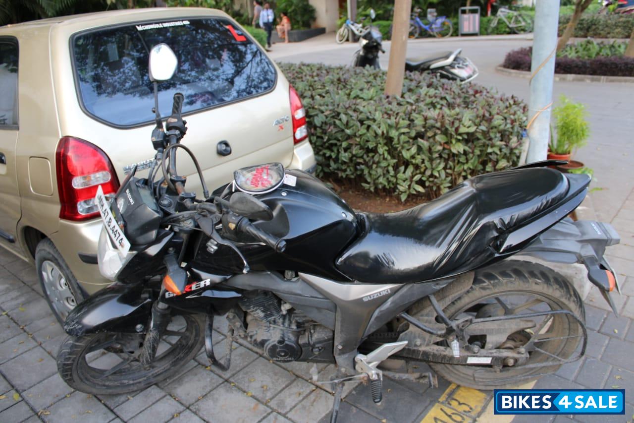 Black Suzuki Gixxer 150