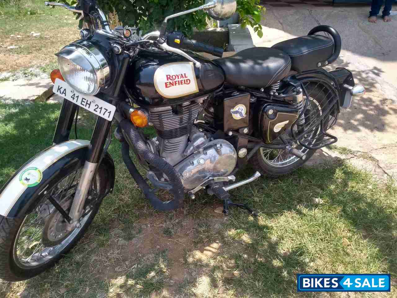 Black Royal Enfield Classic 500