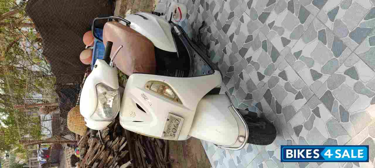 White Suzuki Access 125