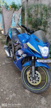 Blue Suzuki Gixxer SF