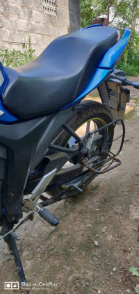 Blue Suzuki Gixxer SF